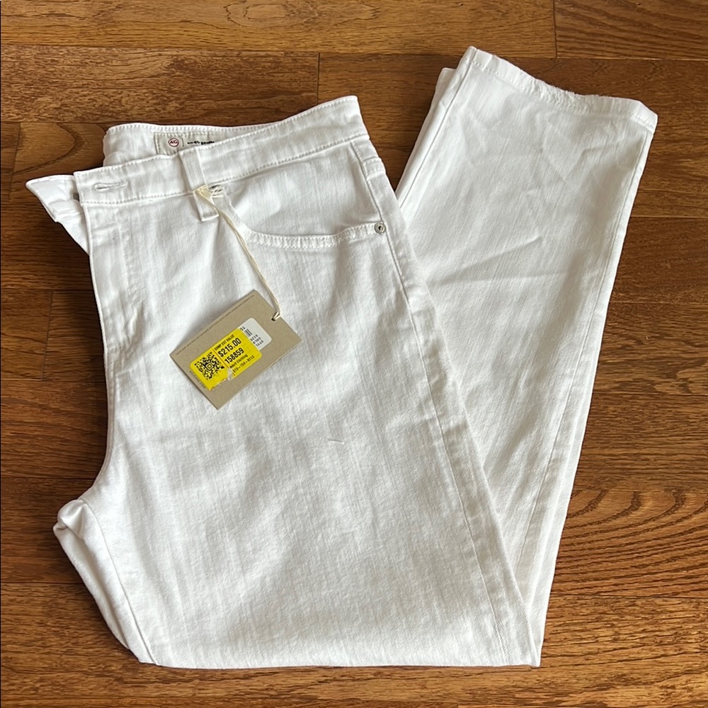 AG NWT white Ex-Boyfriend slouchy slim 32 slightly distressed at knee area